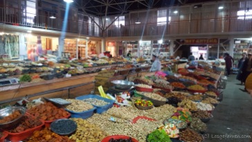 Nüsse, Nüsse und nochmals Nüsse auf dem Markt in Jalal-Abad
