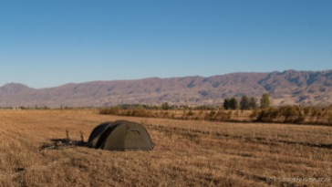 Zelten mit Blick auf Kasachstan.