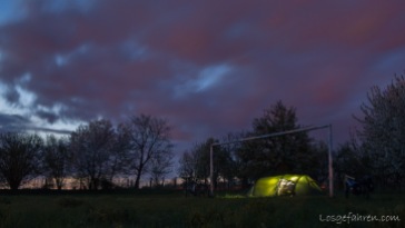 ein schönes Plätzchen für die Nacht findet sich auch mit einem Zelt dieser Größe immer... (Ost-Tschechien)
